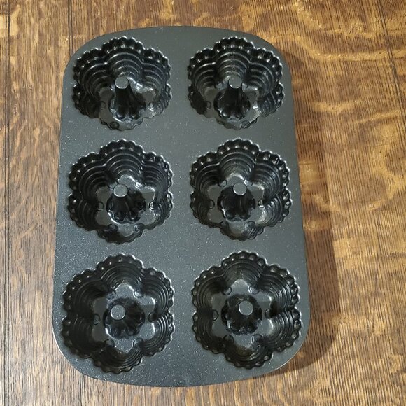 Nordic Ware Bundt Festival 12 Mini Cakelet Baking Pan - Picture 1 of 8